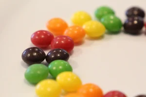 colorants-artificiels-interdits-aux-Etats-Unis-bonbons-colores